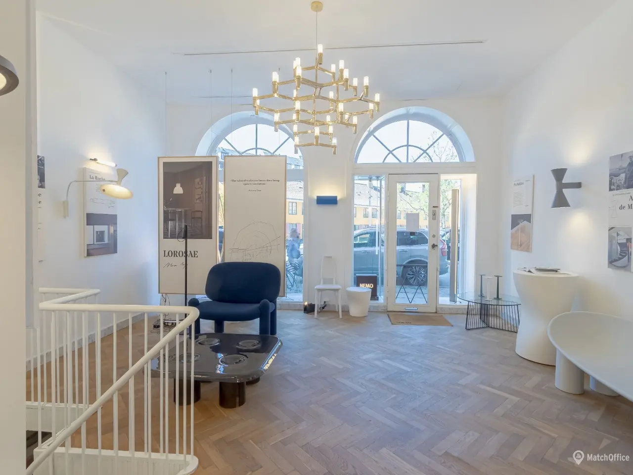 Billede 1 - Butik med store facadevinduer