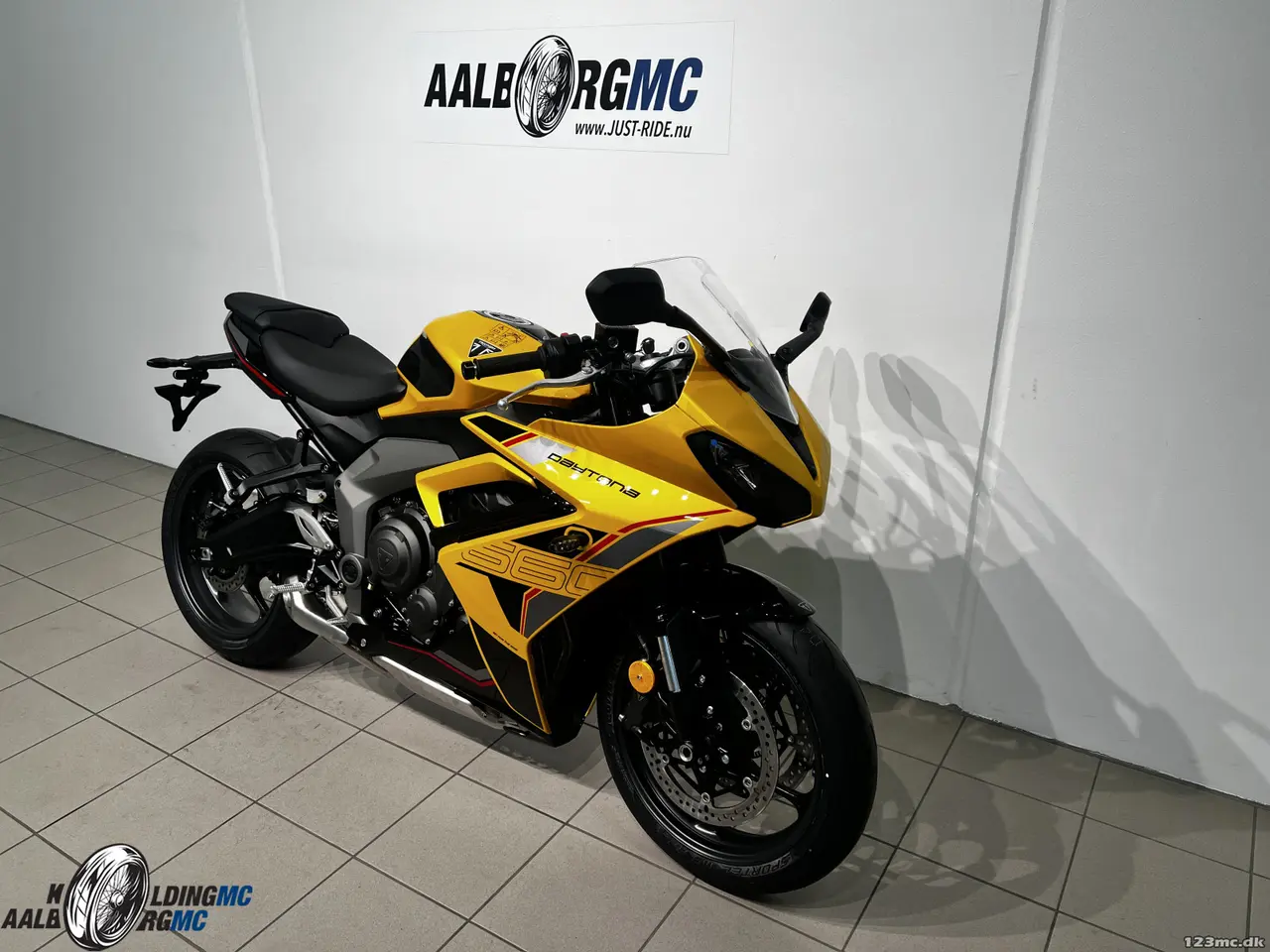 Billede 3 - Triumph Daytona 660 Cosmic Yellow / Sapphire Black