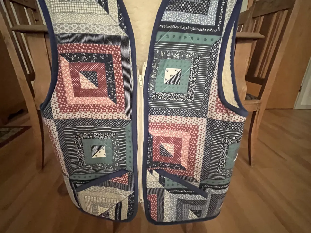 Billede 4 - Håndsyet vest fra sweitz