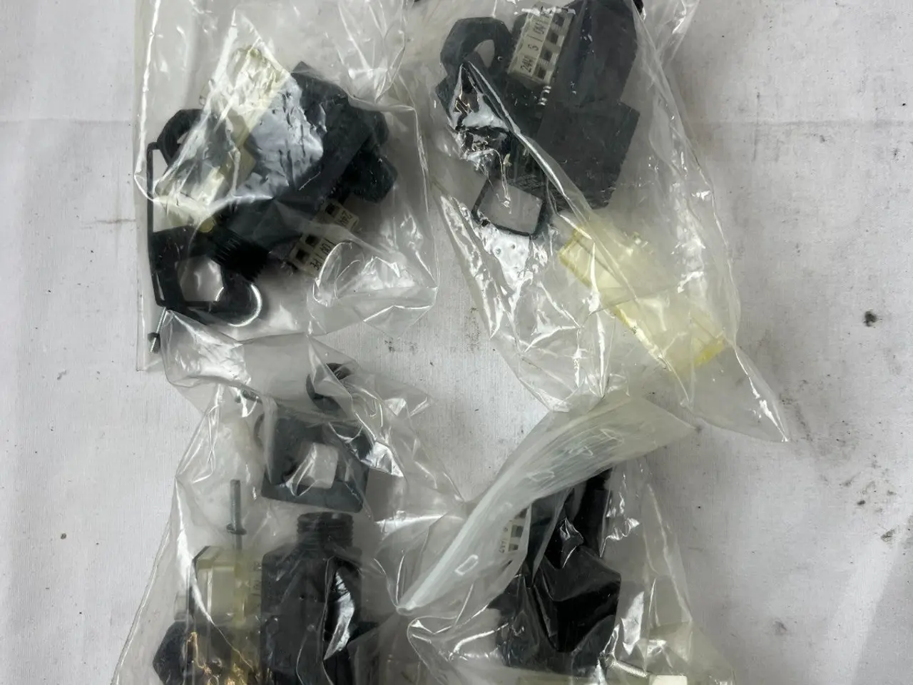 Billede 3 - LVER V12-5709 24V DC magnetventil stik Plug DIN