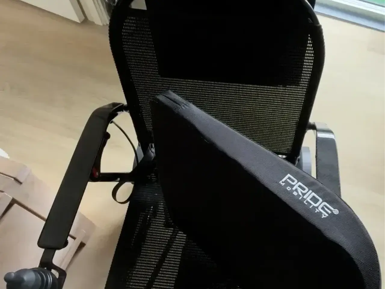 Billede 10 - Jazzy Letvægts og foldbare kørestol på 14,5 kg