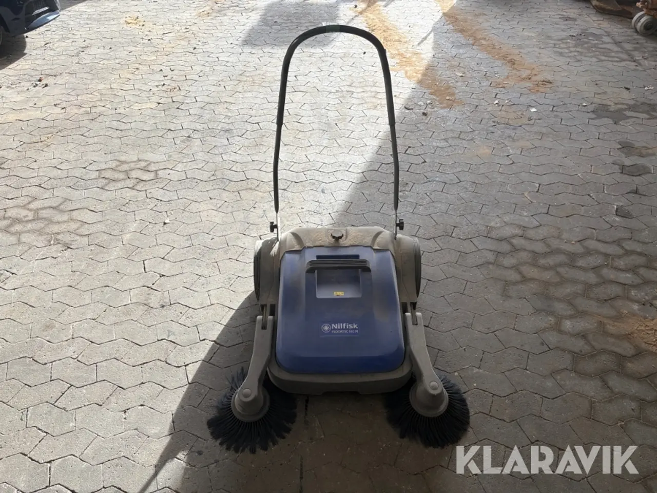 Billede 2 - Fejemaskine Nilfisk Floortech 592M med sidebørster