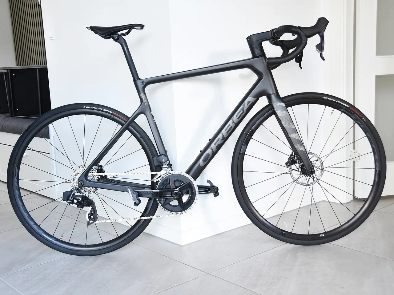Billede 1 - næsten ny carbon racercykel