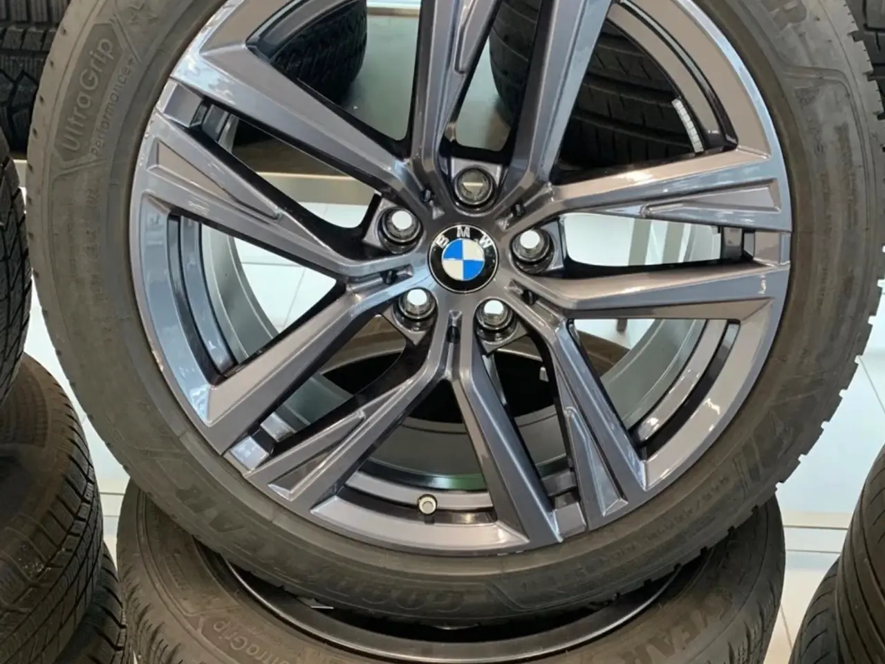 Billede 1 - BMW i4 R18 vinterdæk