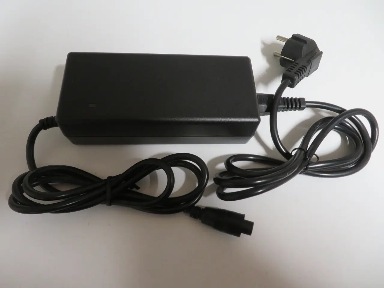 Billede 1 - Batterioplader til El cykler (Batavus)