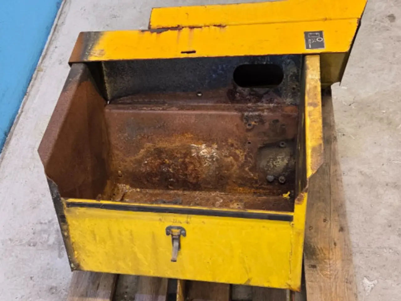 Billede 14 - New Holland FX40 Batterikasse 84011991