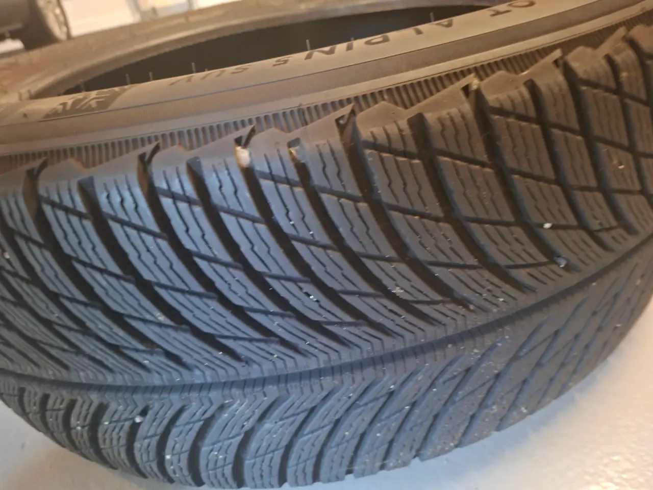 Billede 1 - Michelin vinterdæk 235/55/19 8 mm mønster