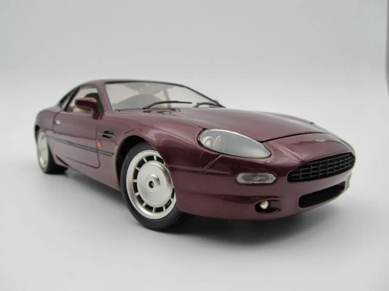 Billede 8 - 1995 Aston Martin DB7 1:18 Fremstår son