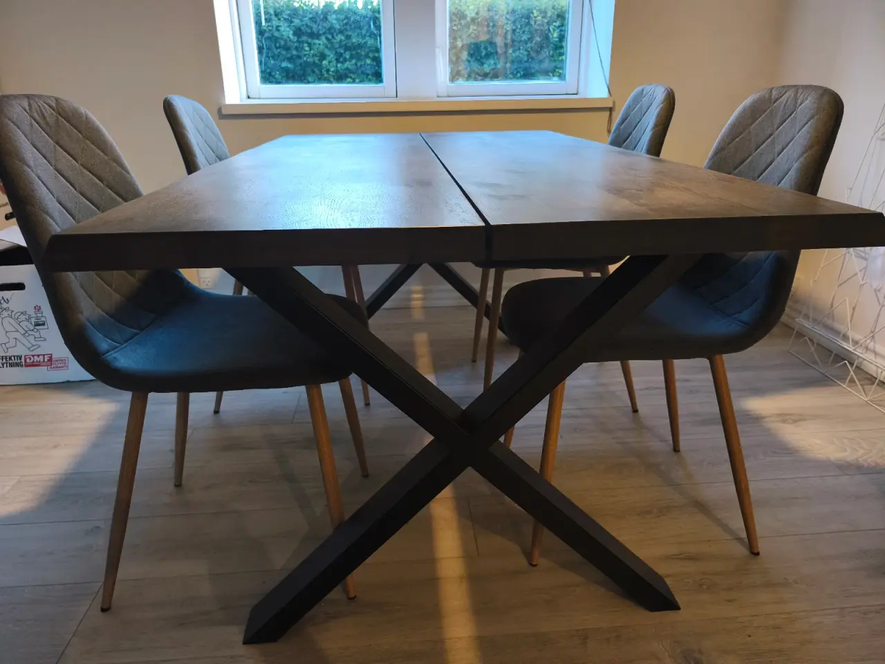 Billede 3 - Spisebord med stole