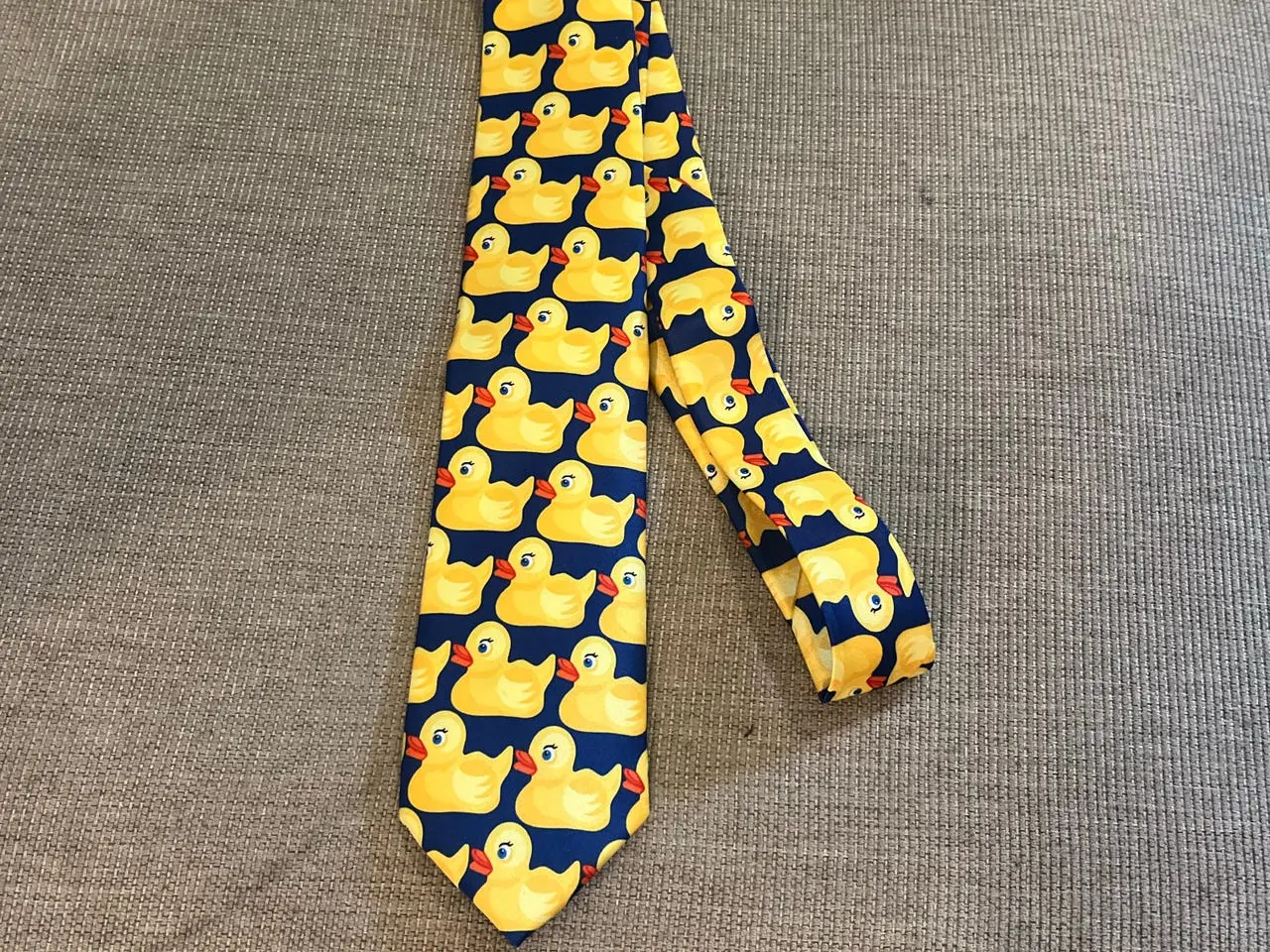 Billede 1 - Sjovt slips med gule ænder (Ducky tie)