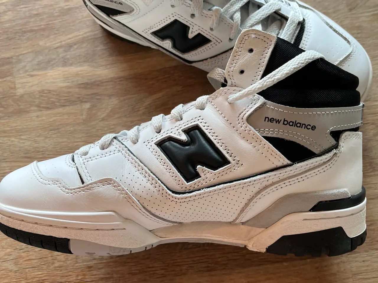 Billede 2 - New Balance hvide Sneakers str. 39,5