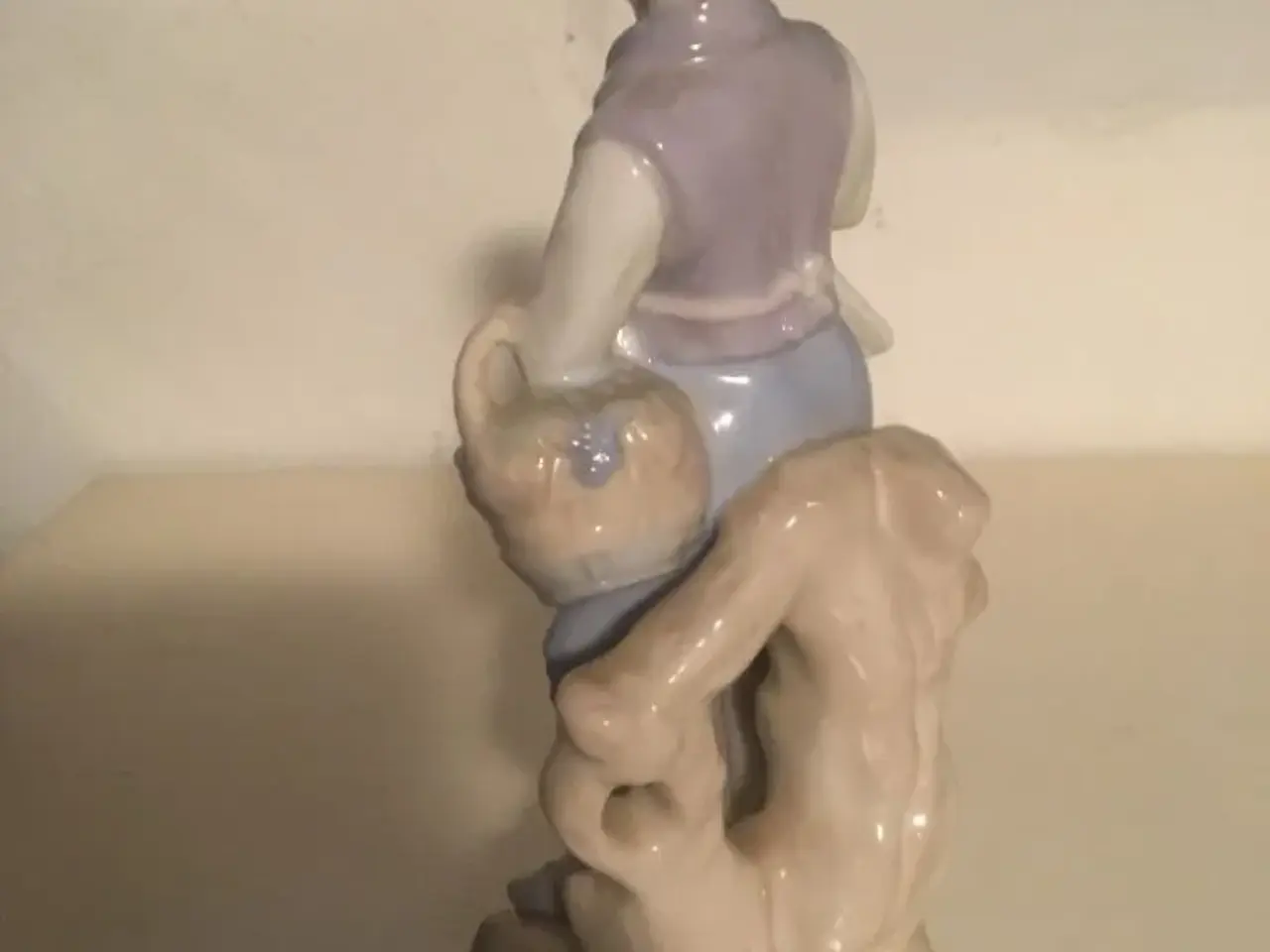 Billede 3 - Sød porcelænsfigur