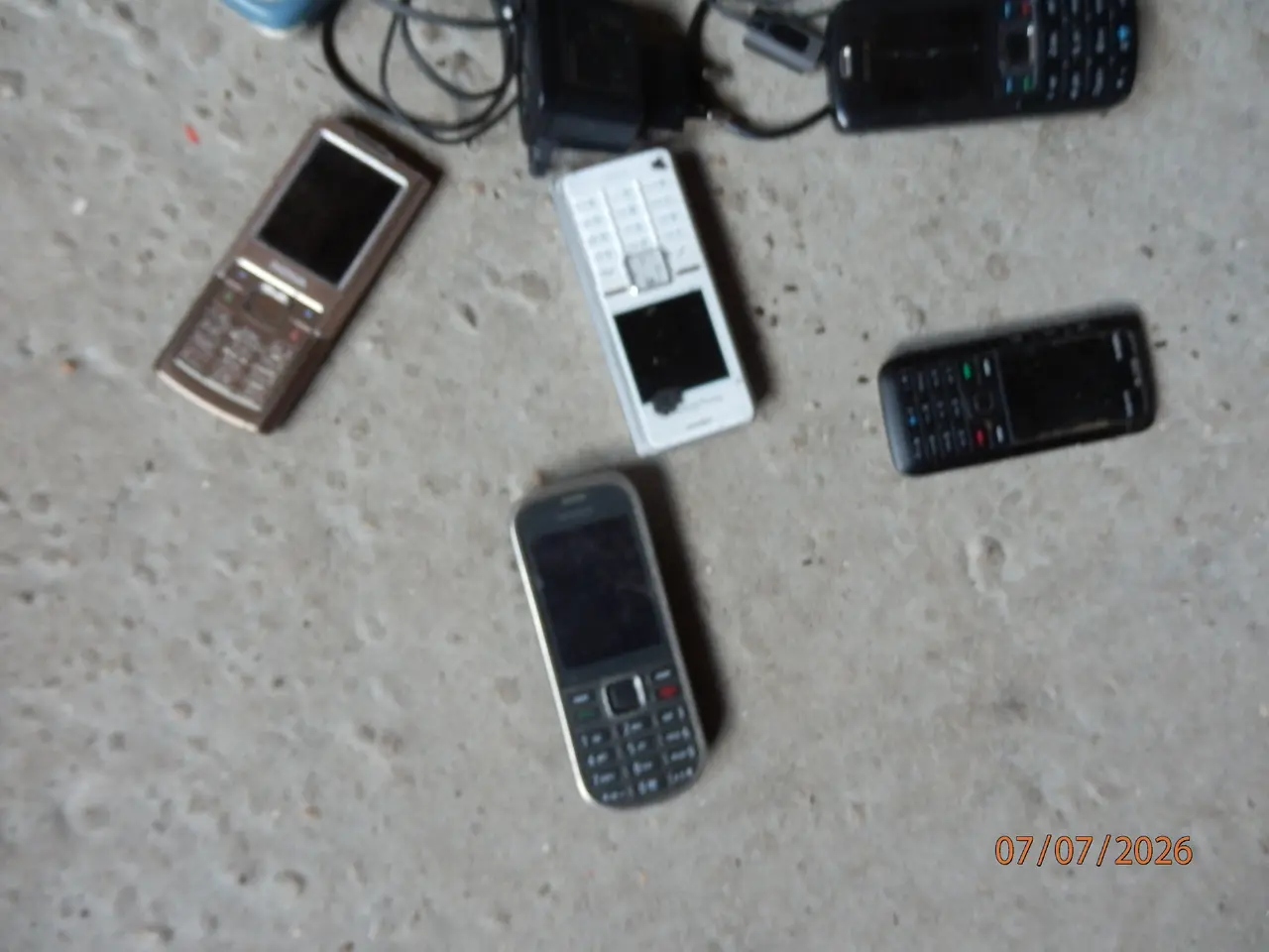 Billede 2 - Gamle mobiltelefoner mm.