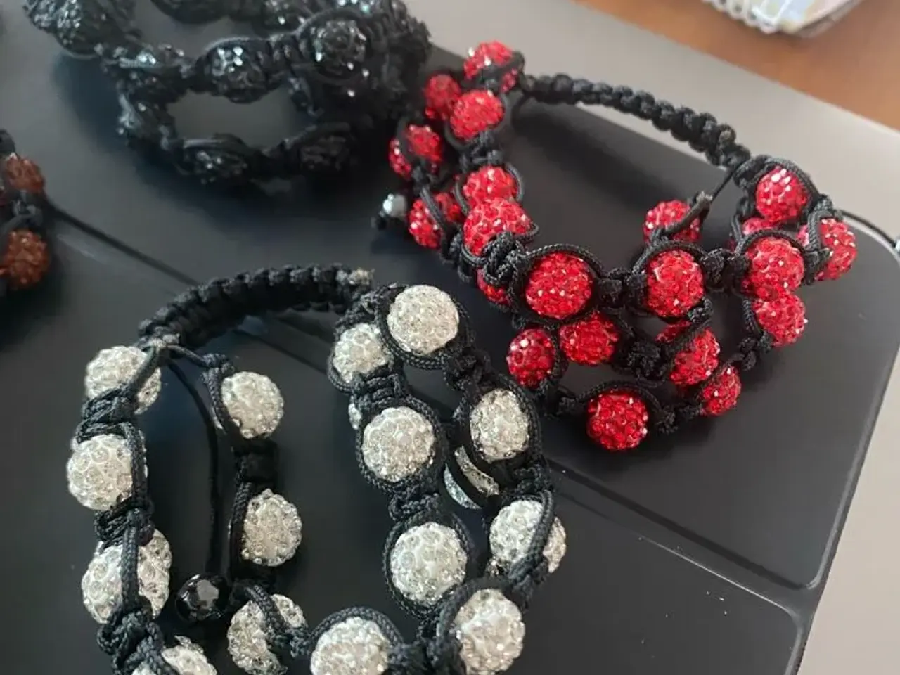 Billede 3 - Nye knyttede armbånd