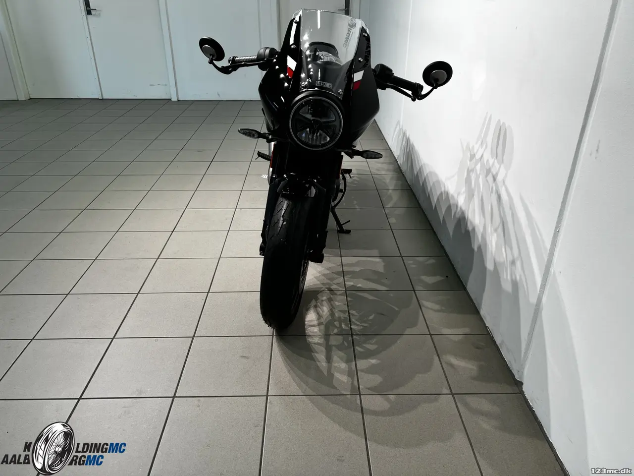 Billede 7 - Triumph Thruxton 400 Phantom Black / Aluminium Silv