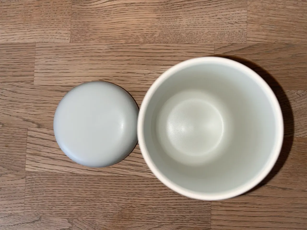 Billede 2 - Næsten ny porcelænskrukke med låg