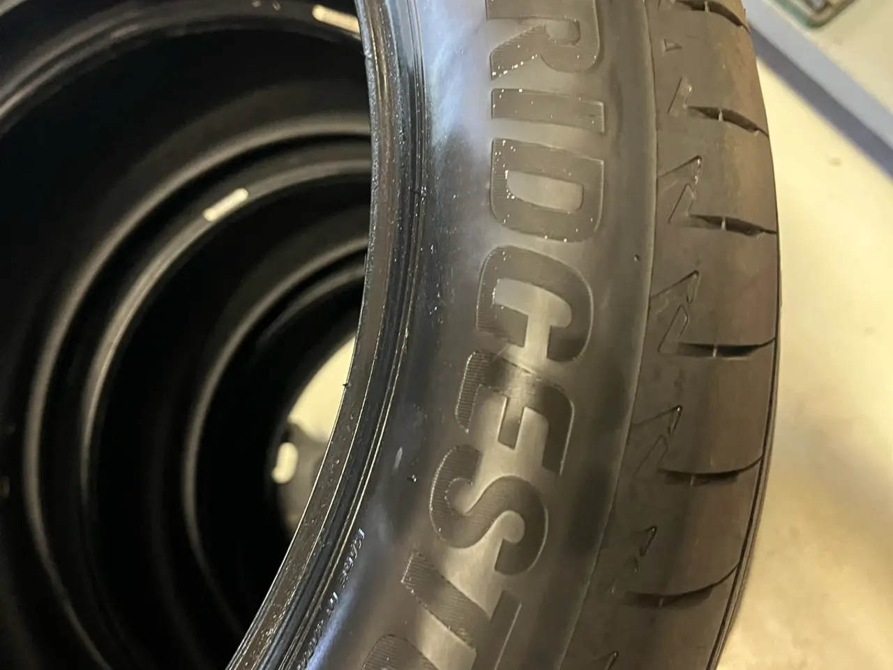 Billede 4 - Bridgestone sommerdæk 235/50/20