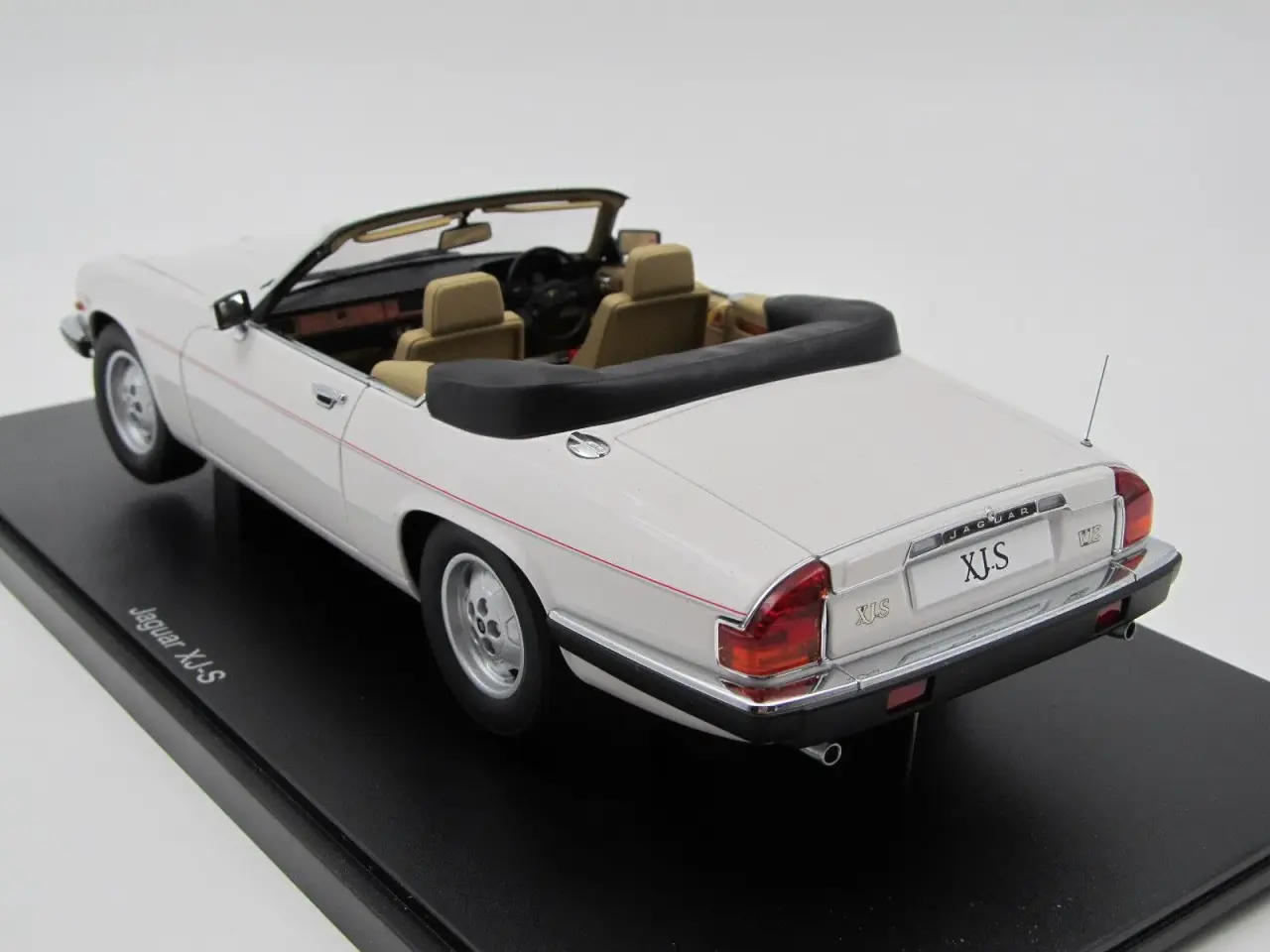 Billede 11 - 1976 Jaguar XJ-S V12 Cabriolet 1:18 Fre