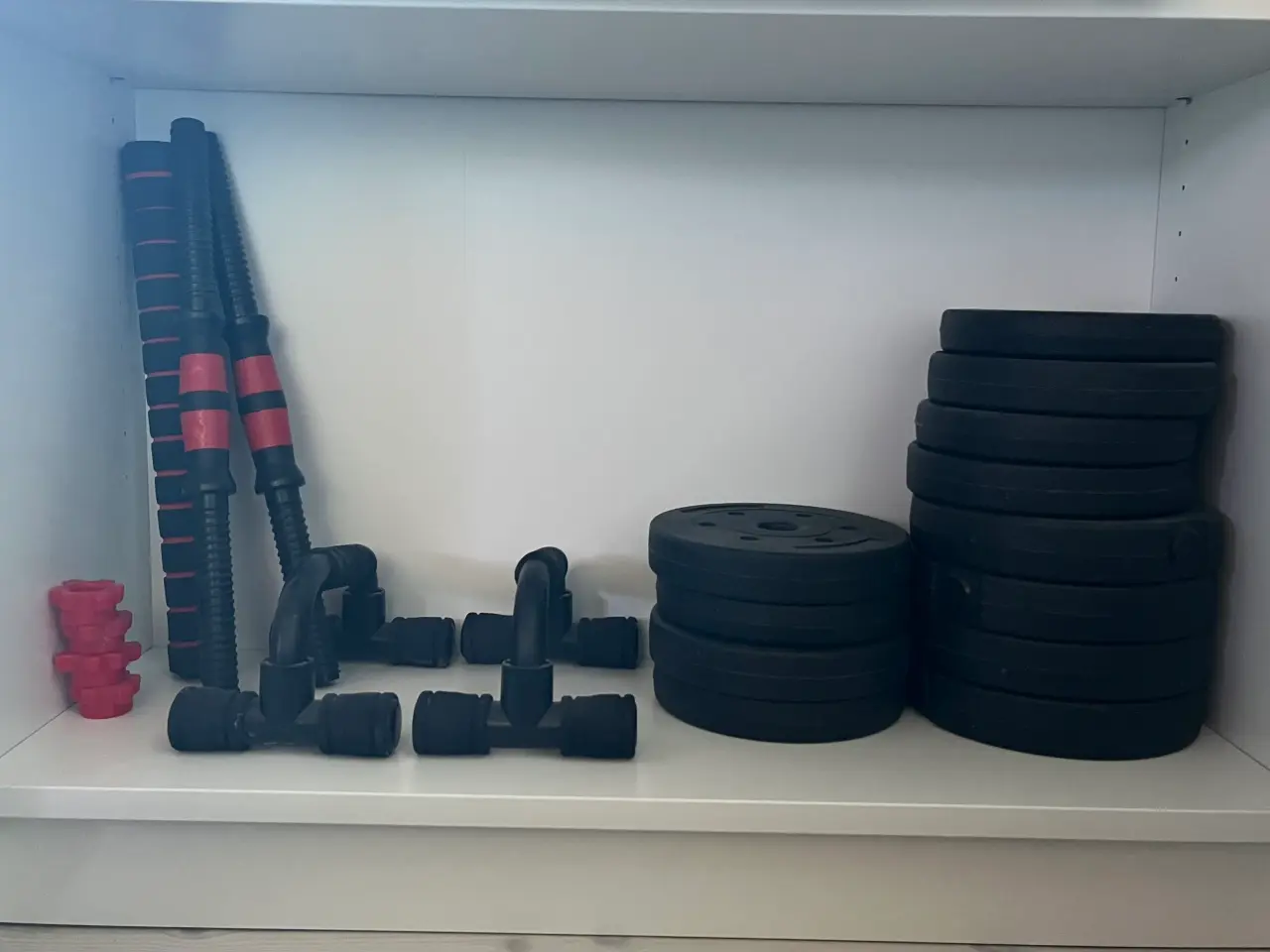 Billede 1 - Fuldt træningsset med vægte, push up bars, etc