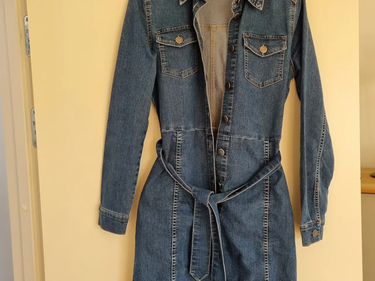 Billede 1 - Denim kjole mrk. Kaffe