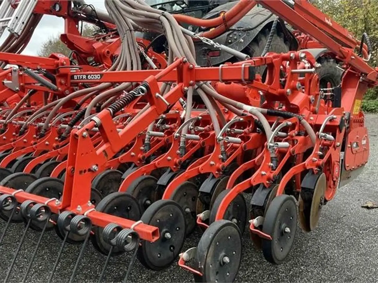 Billede 9 - Kuhn HR6040 med såmaskine Med dobbelt kammer fronttank