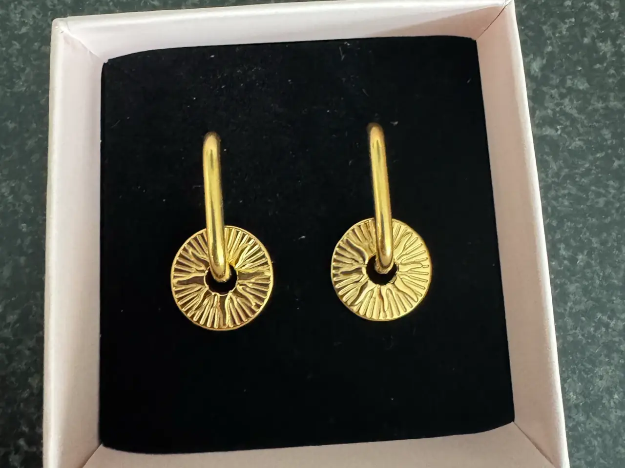 Billede 3 - Coin øreringe i rustfrit stål med 18k guld belægni