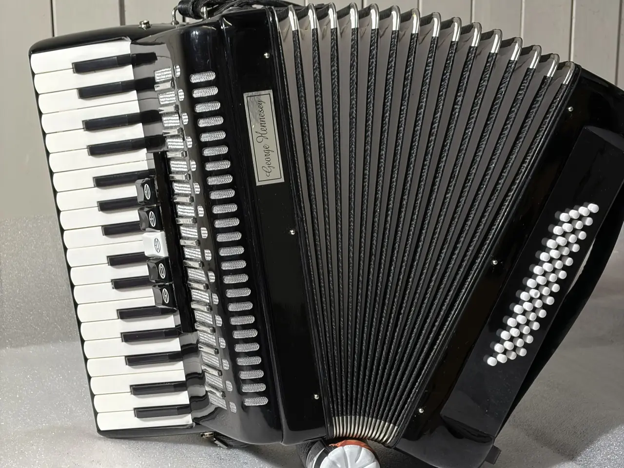 Billede 2 - George Hennesy harmonika 34 tangenter 24 basser