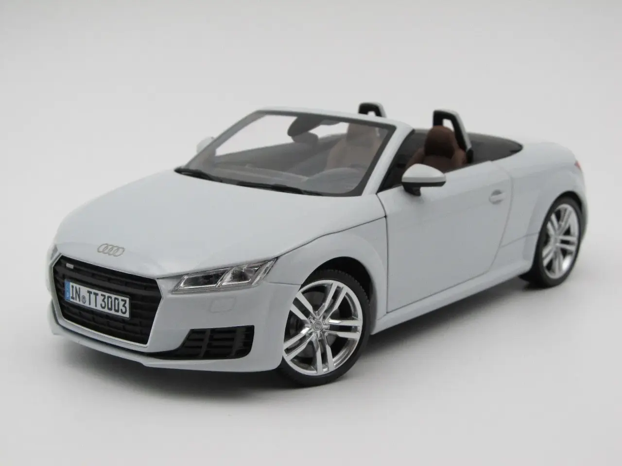 Billede 1 - 2014 Audi TT Roadster 1:18 - MINICHAMPS