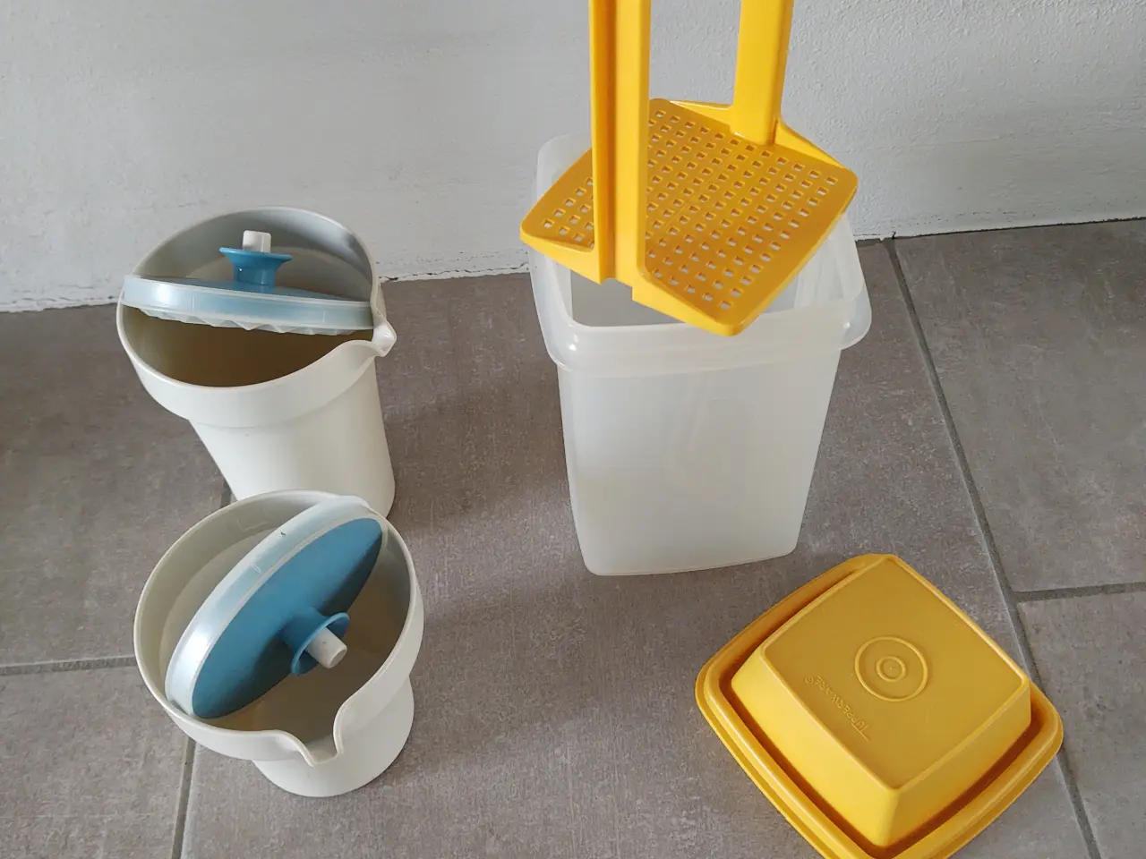 Billede 1 - Flere tupperware beholdere.