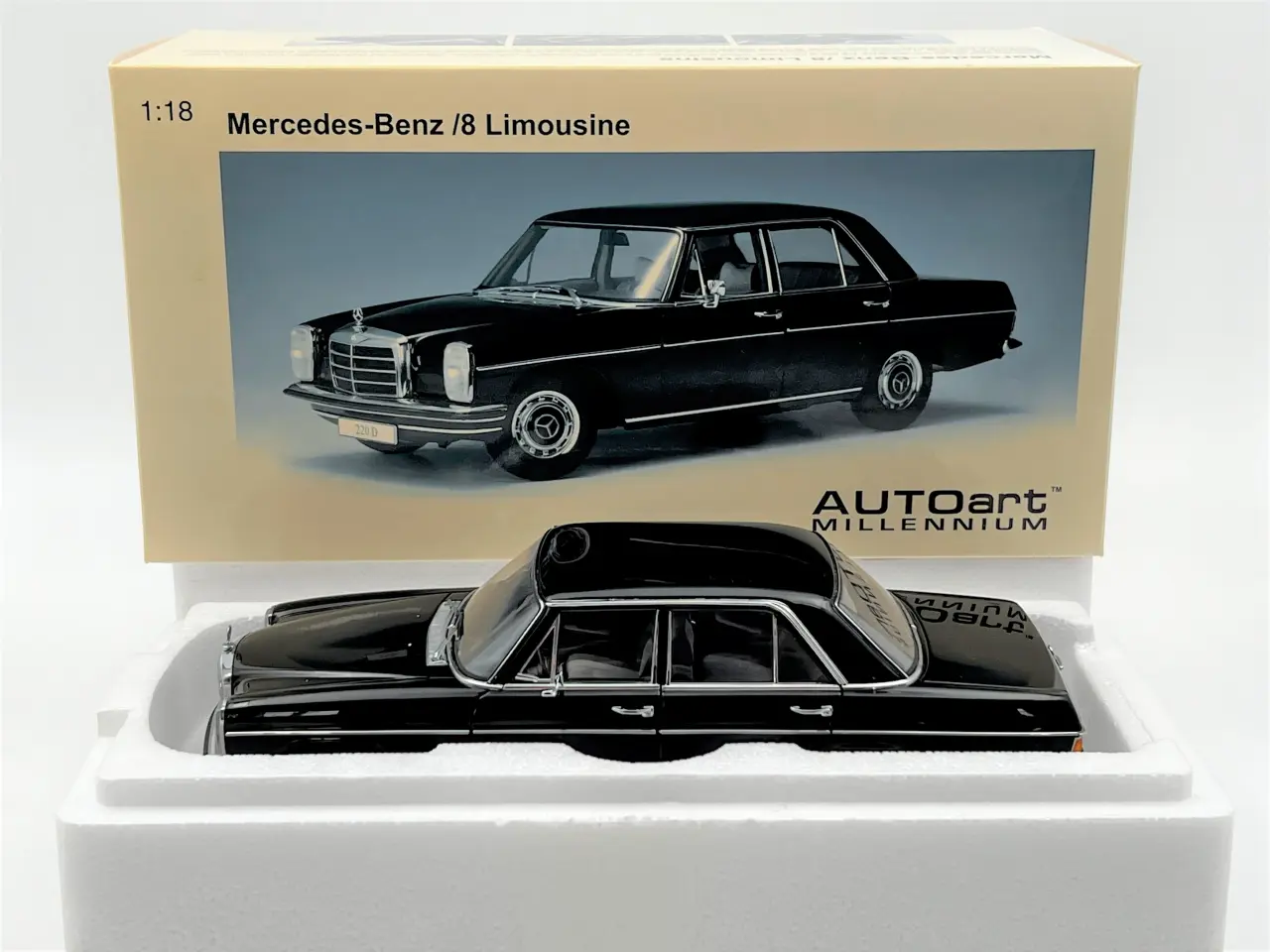 Billede 10 - 1968 Mercedes-Benz 220D /8 AUTOart - 1:18
