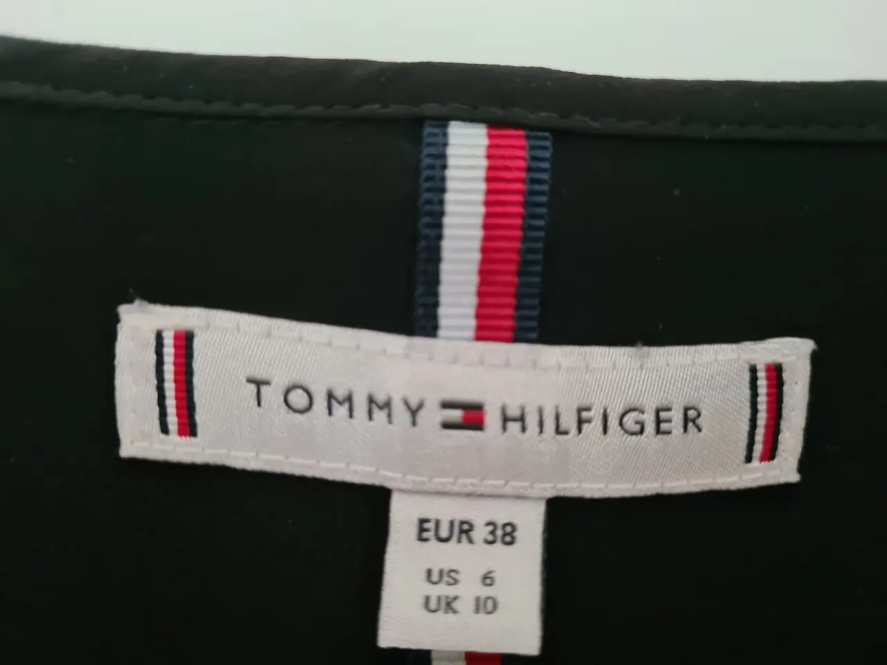 Billede 5 - Tommy Hilfiger skjorte, sort – str. 38