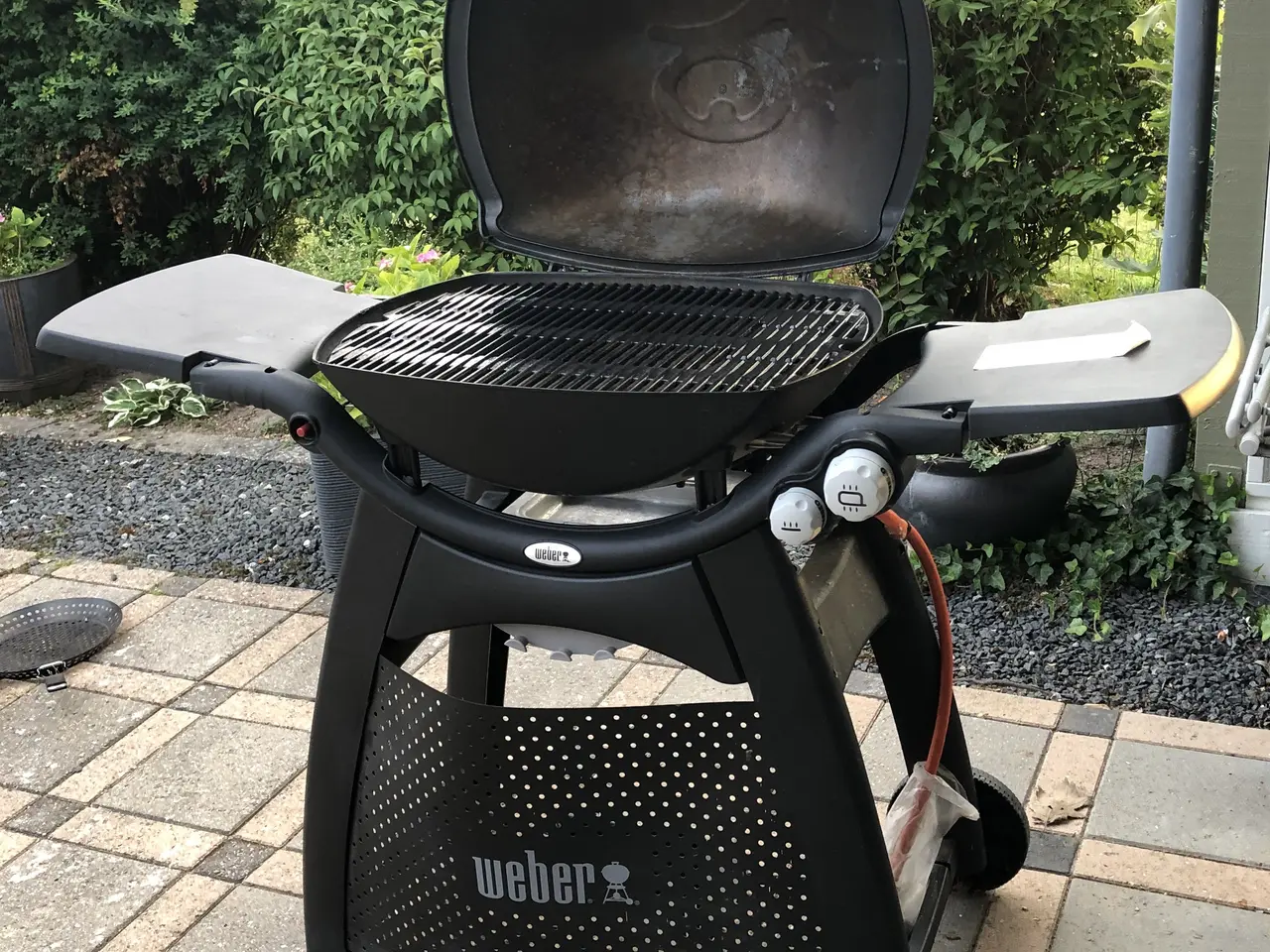Billede 1 - Weber Gasgrill med låg og sideborde