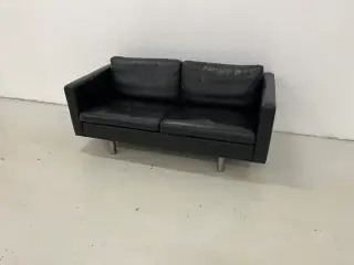 2 1/2 Pers.Sofa i sort semianilin læder.
