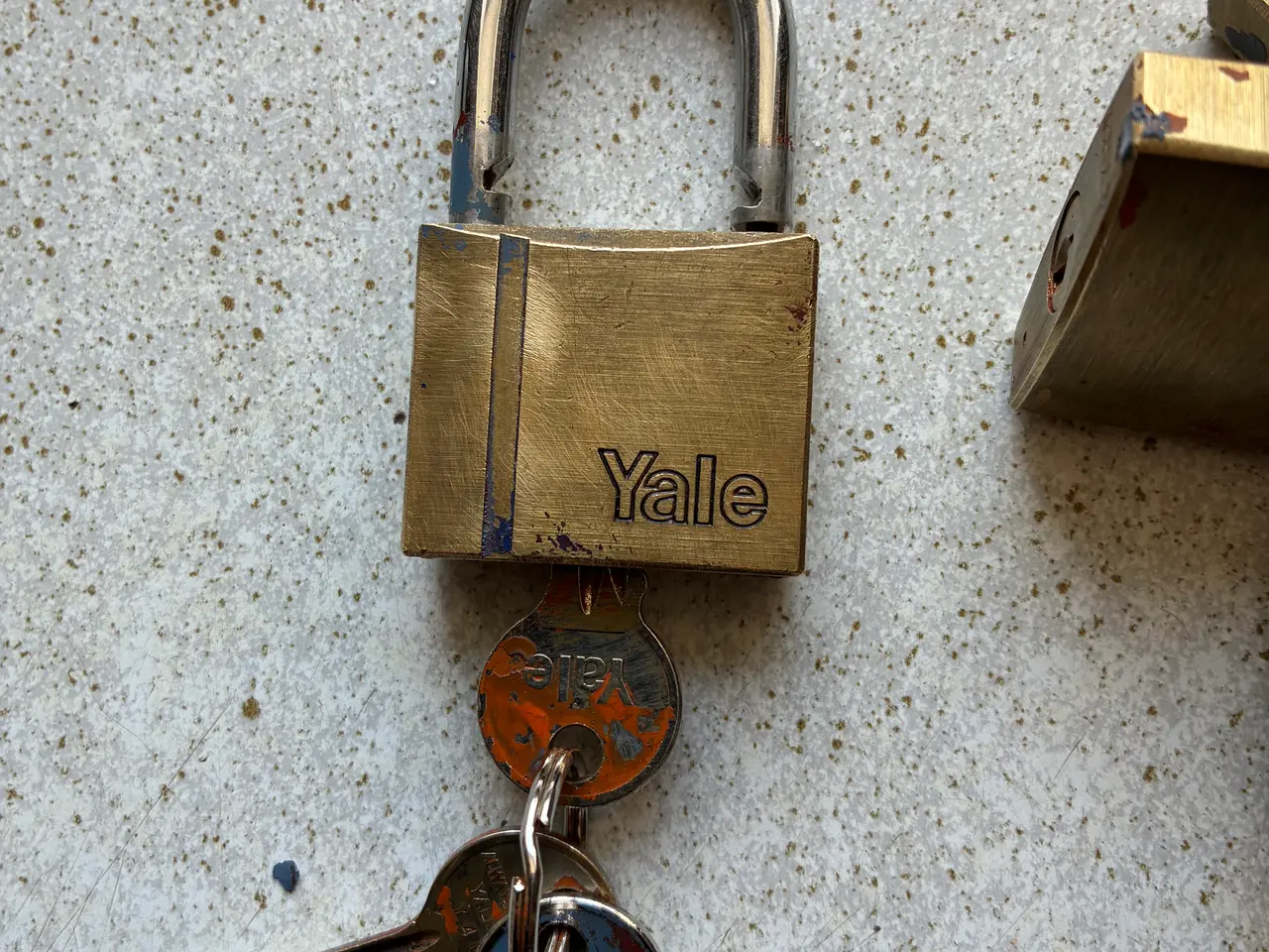 Billede 3 - 6 ens Yale hængelåse med 3 nøgler