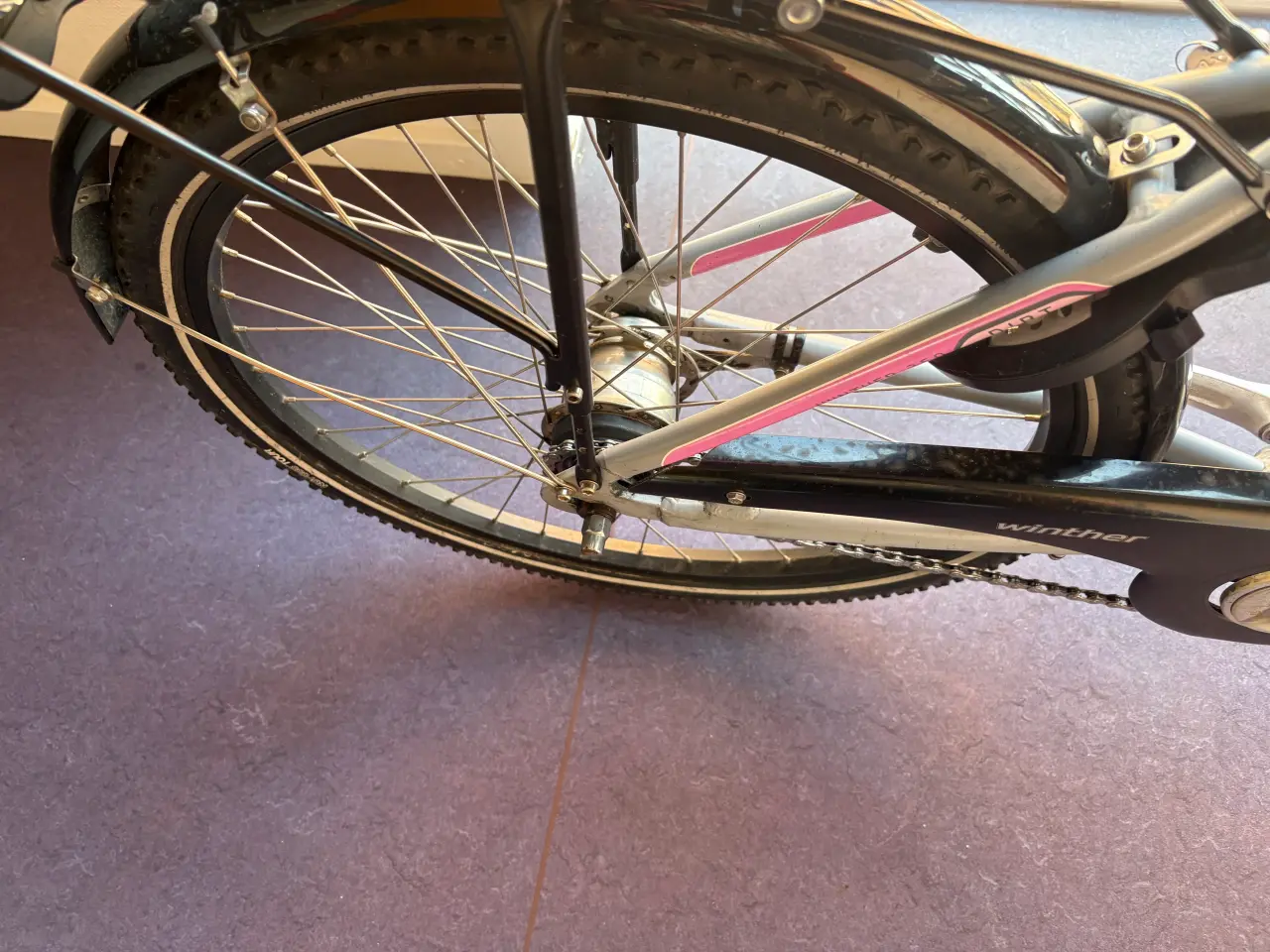 Billede 2 - Flot pigecykel fra Winther sælges