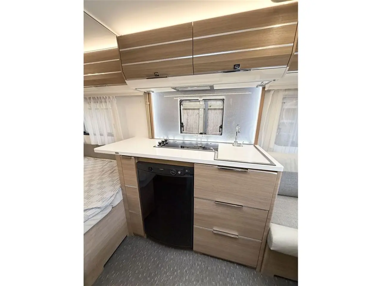 Billede 11 - 2020 - Adria Adora 472 UP   Fransk seng-Alde-Gulvtemp.-Mover-Fast markise