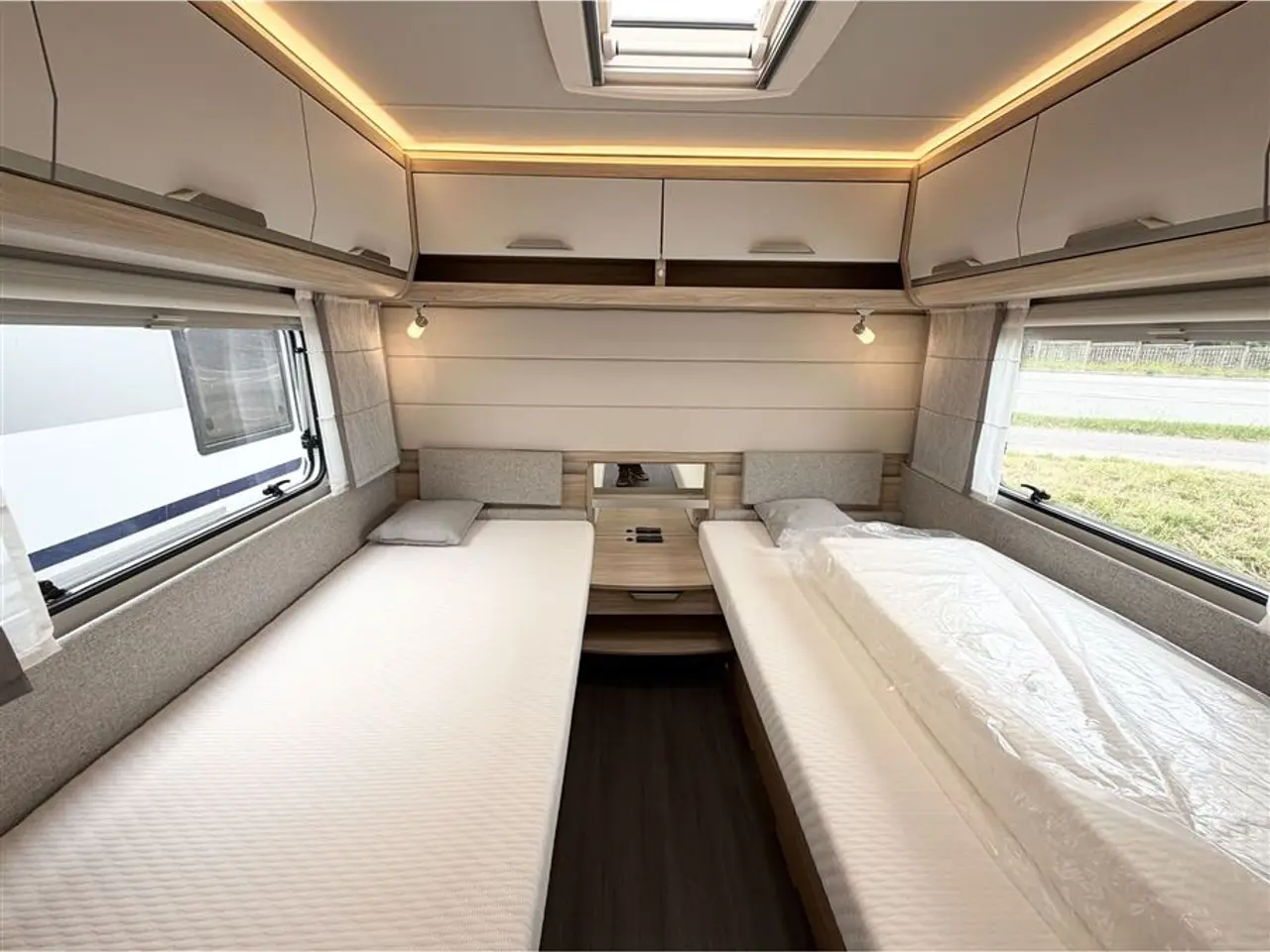 Billede 11 - 2021 - Knaus Südwind 580 EU "60 Years" Enkeltsenge-Lamel-Gulvtemp.-Panorama vindue
