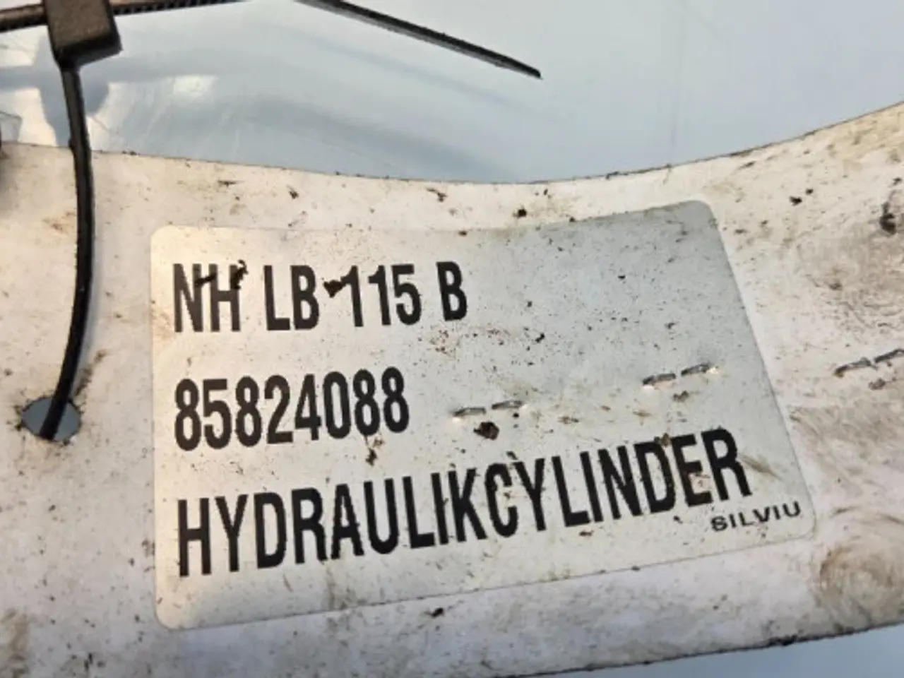 Billede 10 - New Holland LB115B Cylinder 85824088