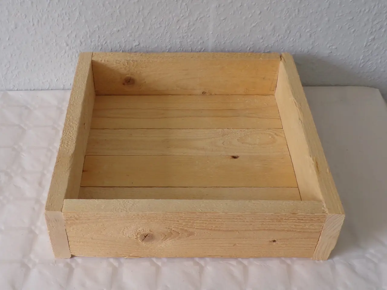 Billede 2 - Bakke i genbrugstræ 30 x 30 cm