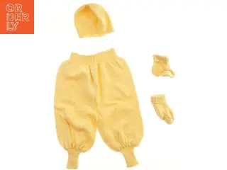 Gul babystrikket sæt (str. 46 cm)