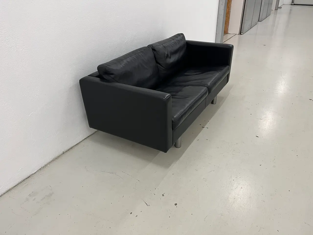 Billede 5 - 2 1/2 Pers.Sofa i sort semianilin læder.