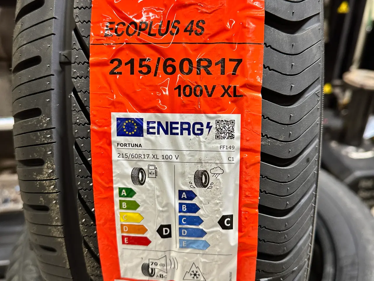 Billede 2 - 215/60 17 landsail helårsdæk 