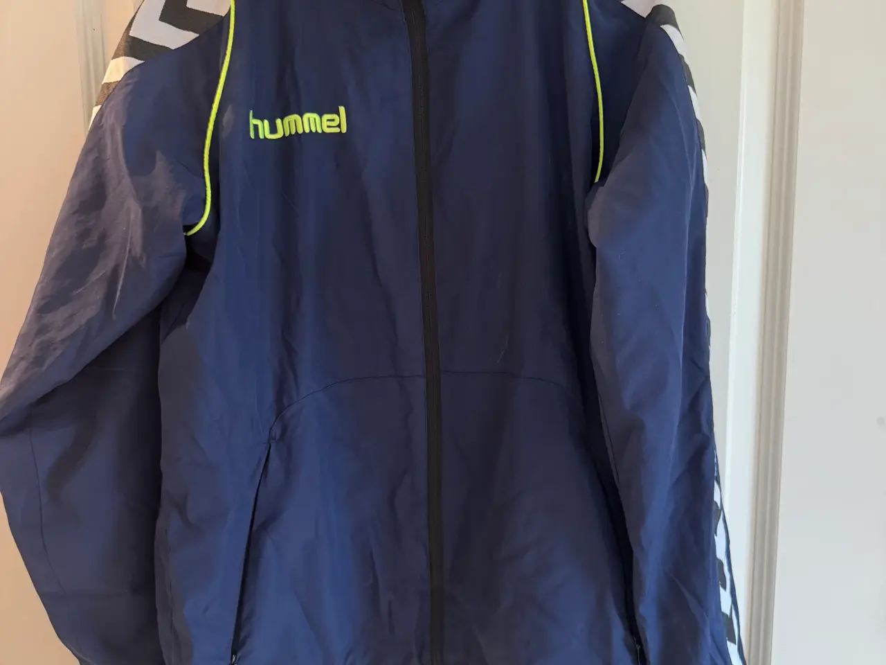 Billede 1 - Hummel jakke str 176
