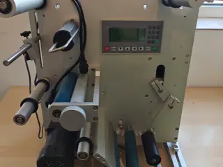 Semiautomatisk labelmaskine til mindre produktione