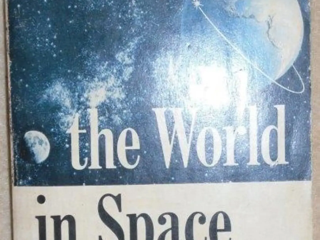 Billede 1 - The World in Space by Alexander Marshack, English