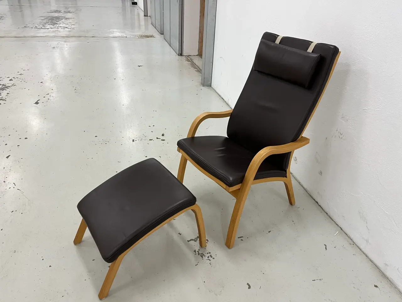 Billede 7 - 1 højrykket lænestole m/skammel i Dark Brown.