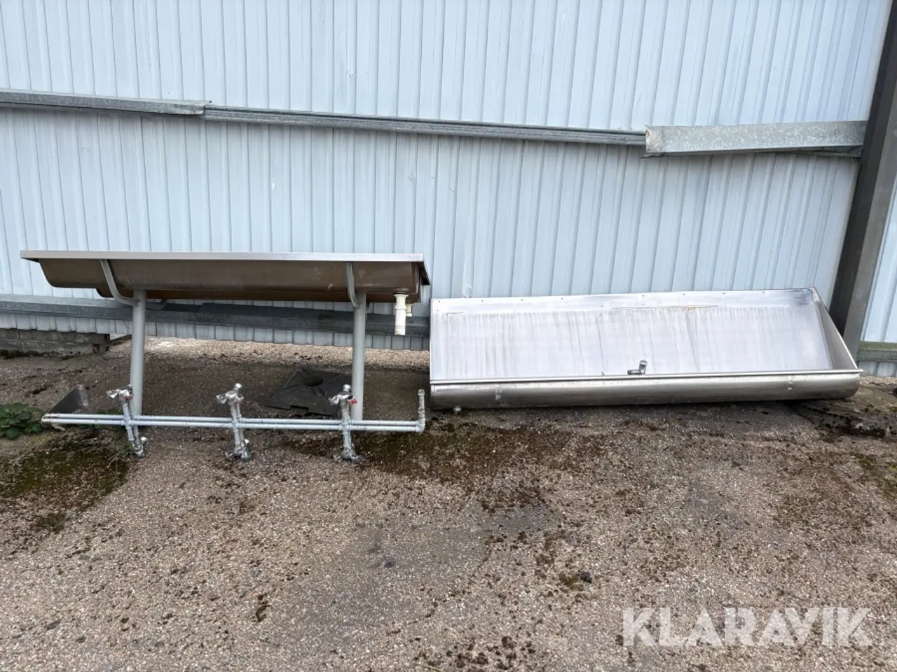 Billede 2 - Rustfri vaskerender med armaturer og pissoir, 3 dele