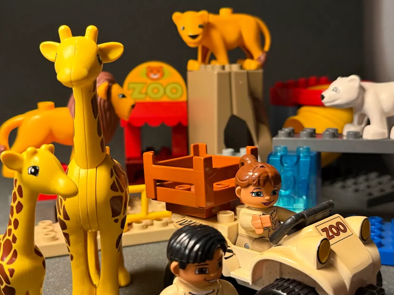 Billede 1 - LEGO DUPLO Zoo med Dyr, Jeep og Figurer