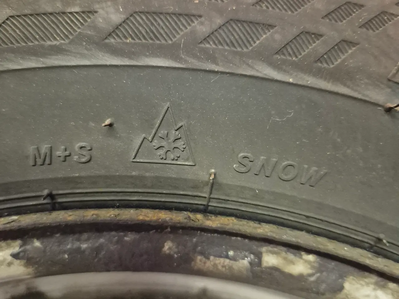 Billede 3 - VW Caddy Helårsdæk på stålfælge 6Jx15 5x112