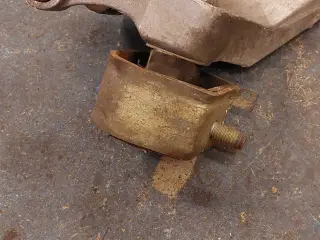 1 stk motorophæng og beslag